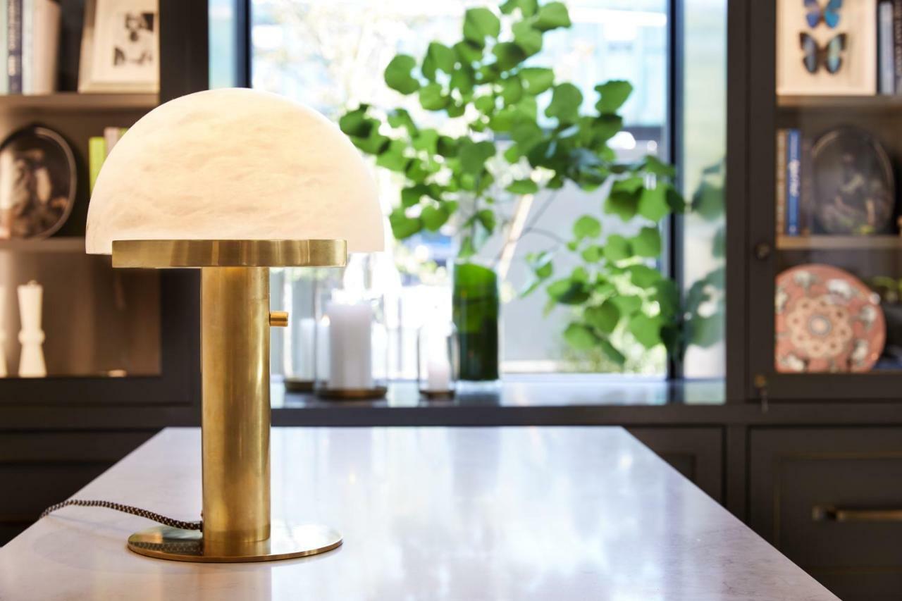 The Whitney Hotel Boston Exteriör bild A table lamp
