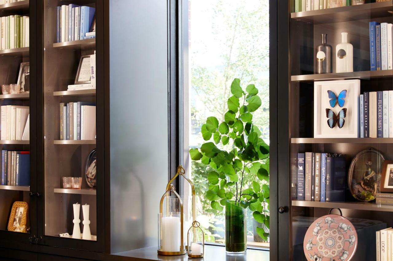 The Whitney Hotel Boston Exteriör bild A window in a home