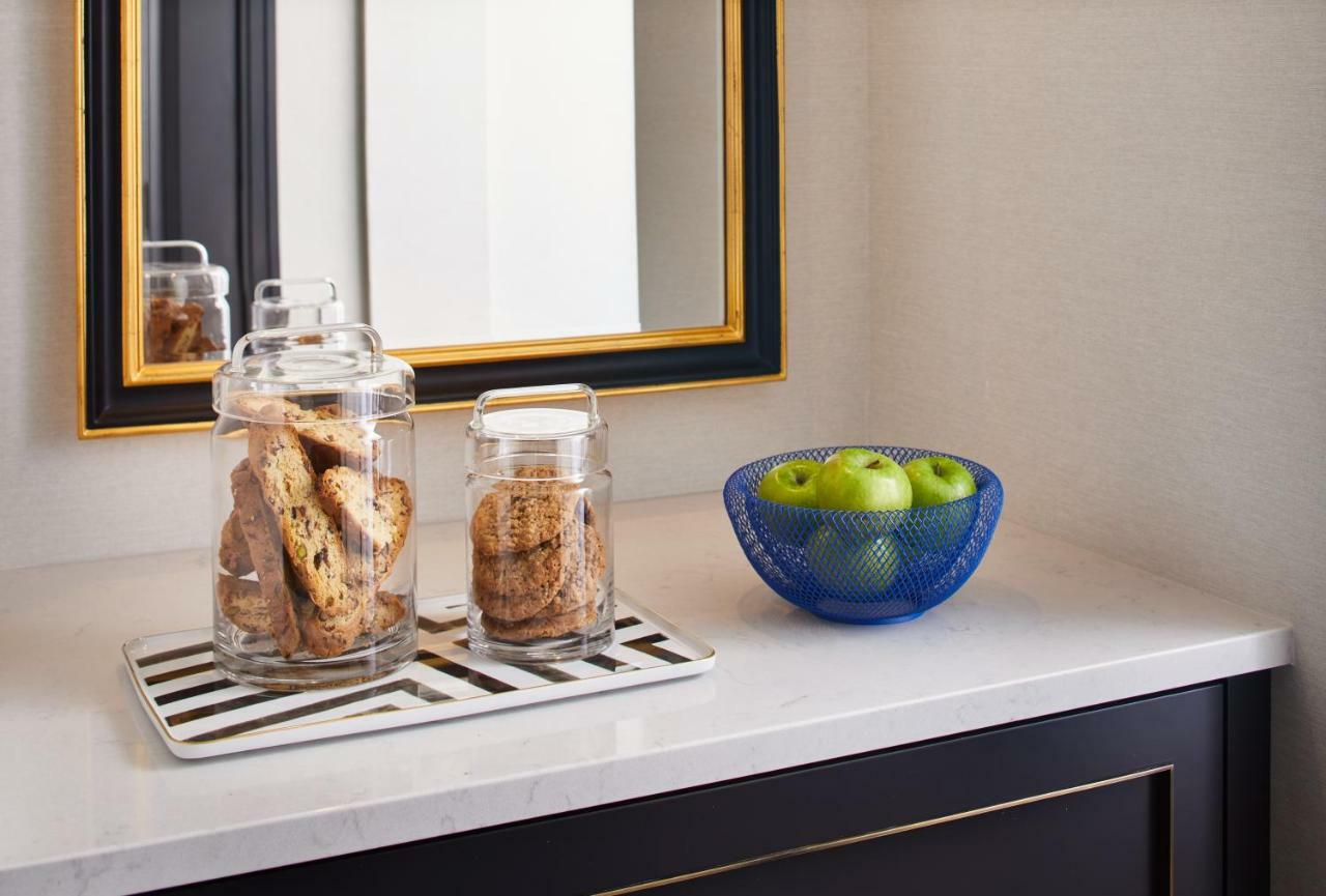 The Whitney Hotel Boston Exteriör bild A marble countertop
