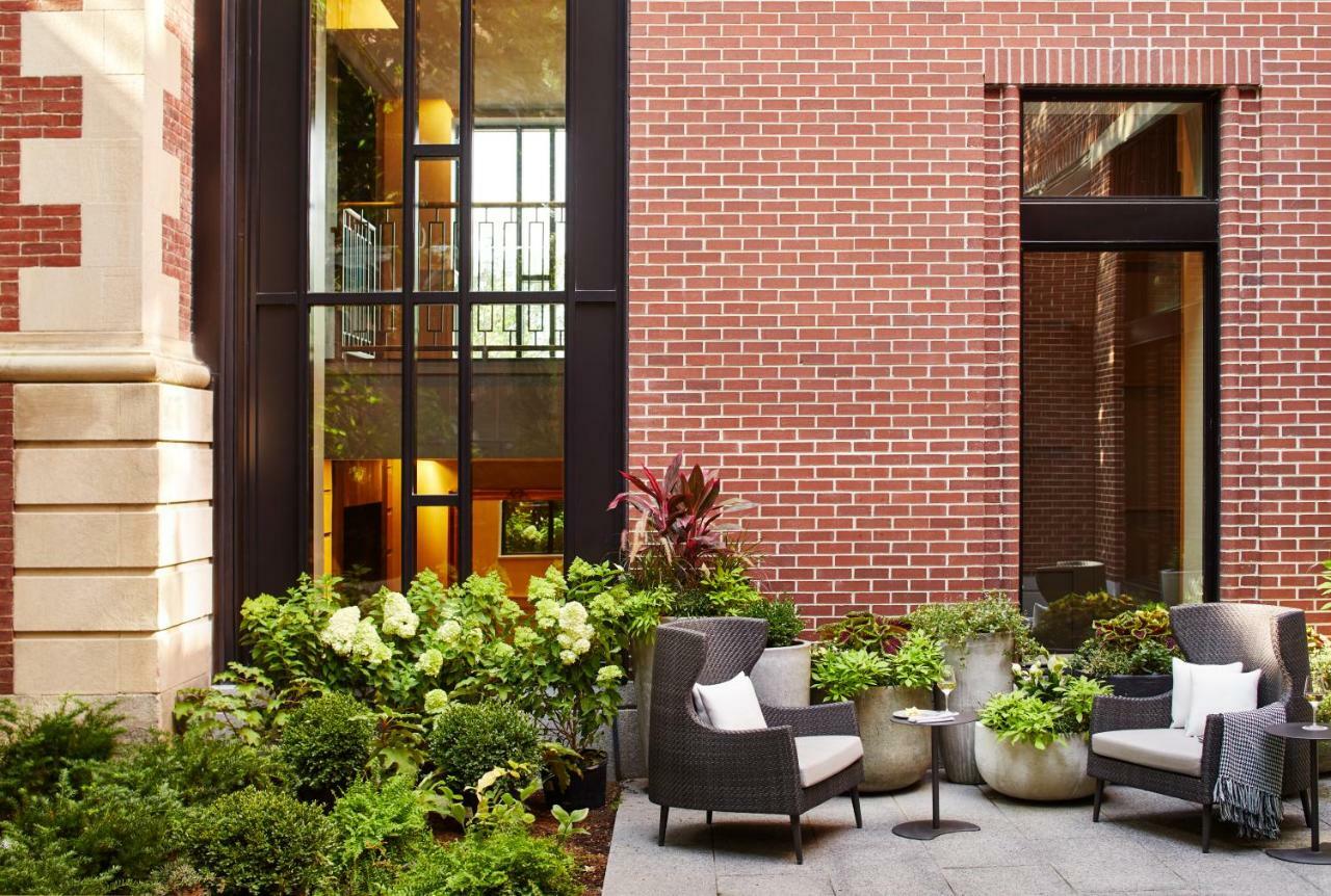 The Whitney Hotel Boston Exteriör bild The courtyard at the 100 East 53rd Street townhouse