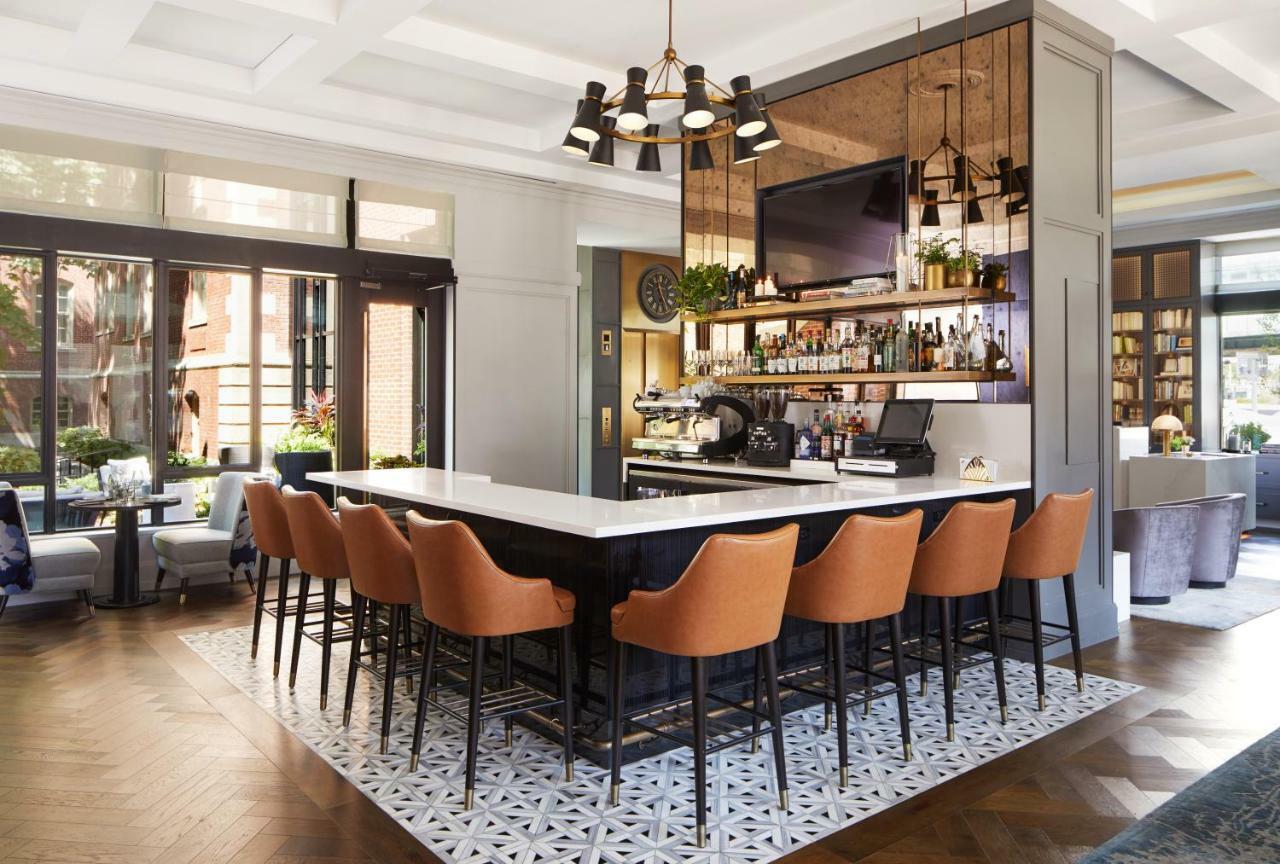 The Whitney Hotel Boston Exteriör bild The bar at the hotel