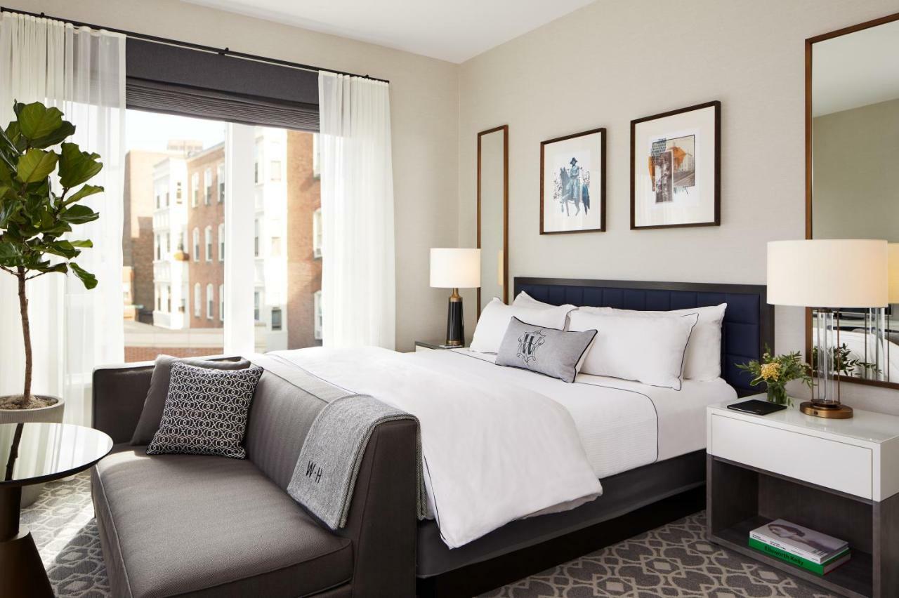 The Whitney Hotel Boston Exteriör bild A bedroom at the Westin