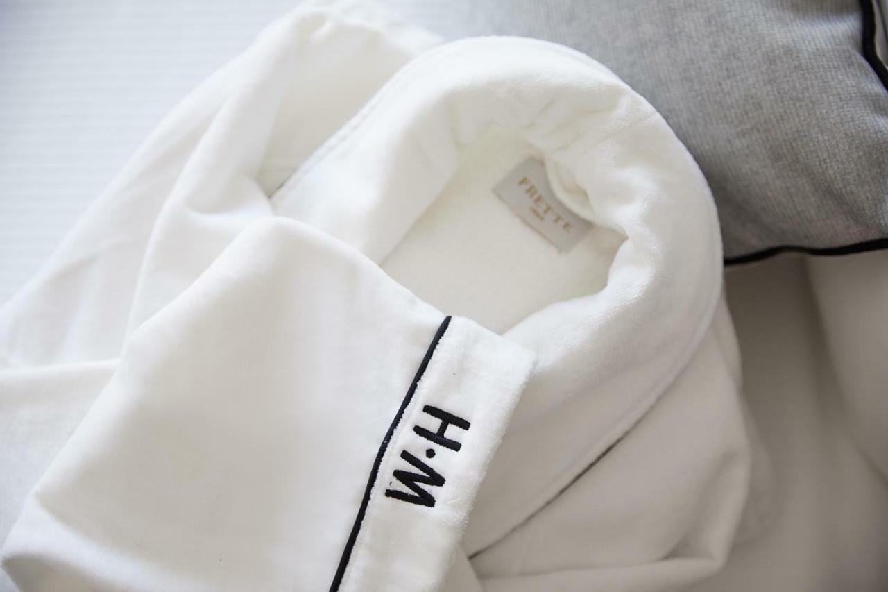 The Whitney Hotel Boston Exteriör bild A white shirt with a monogram