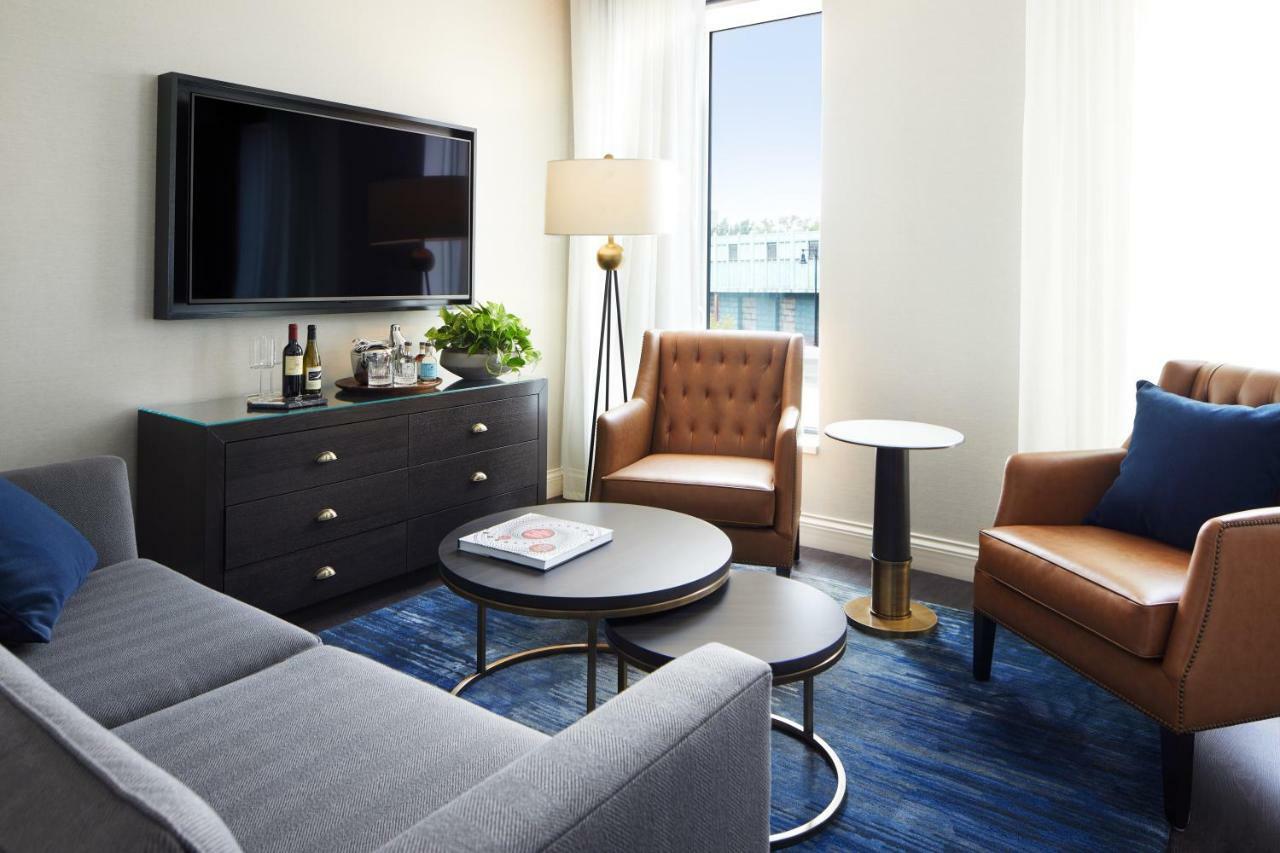 The Whitney Hotel Boston Exteriör bild A living room at the Hotel at Old Church