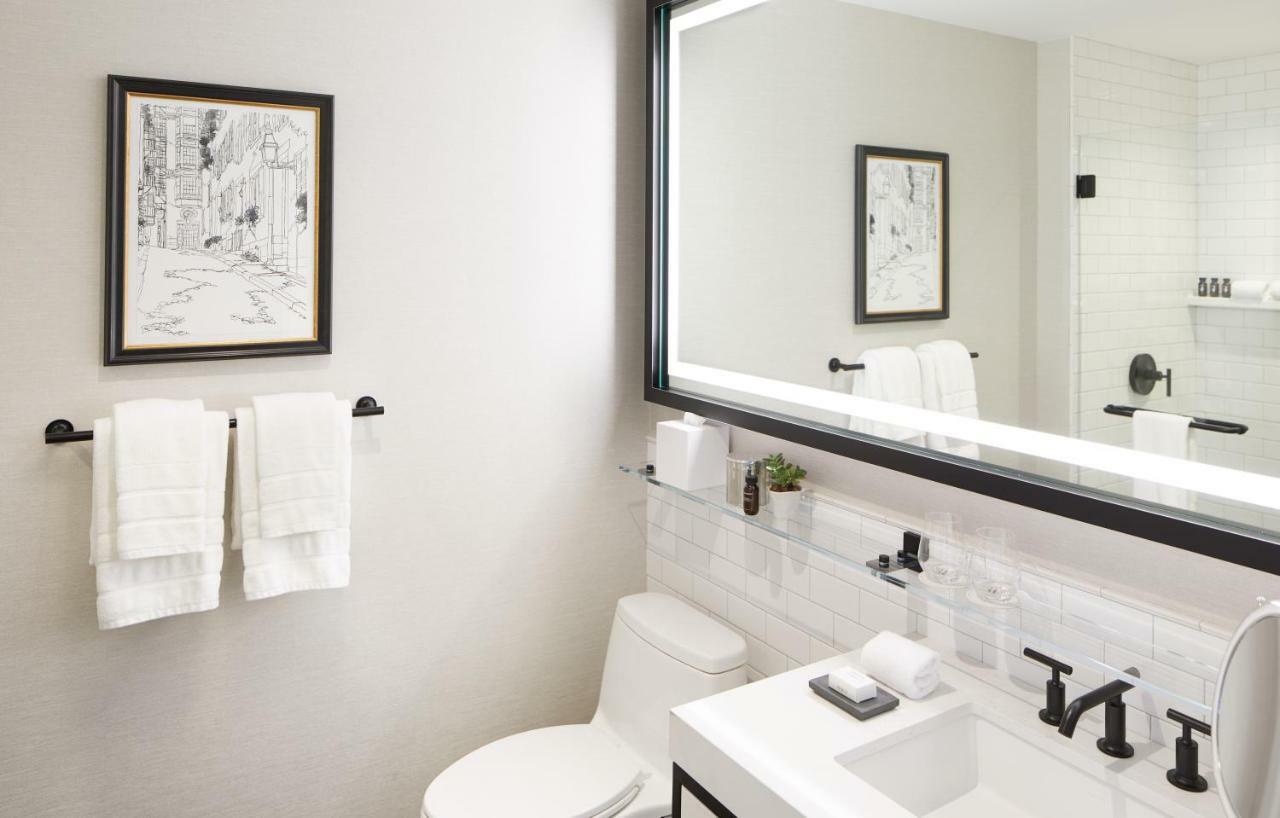 The Whitney Hotel Boston Exteriör bild Bathroom