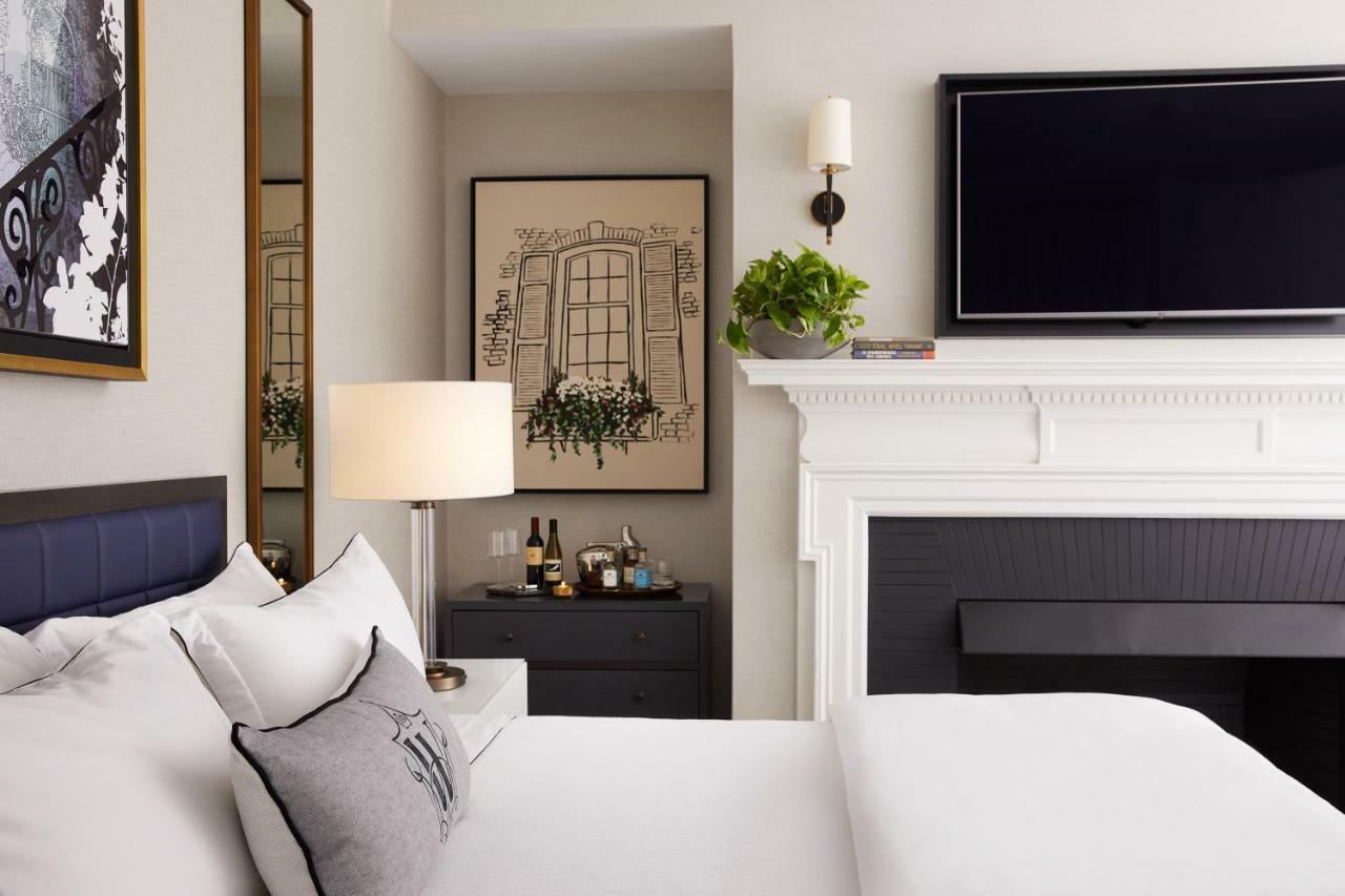 The Whitney Hotel Boston Exteriör bild A bedroom at the London West Hollywood