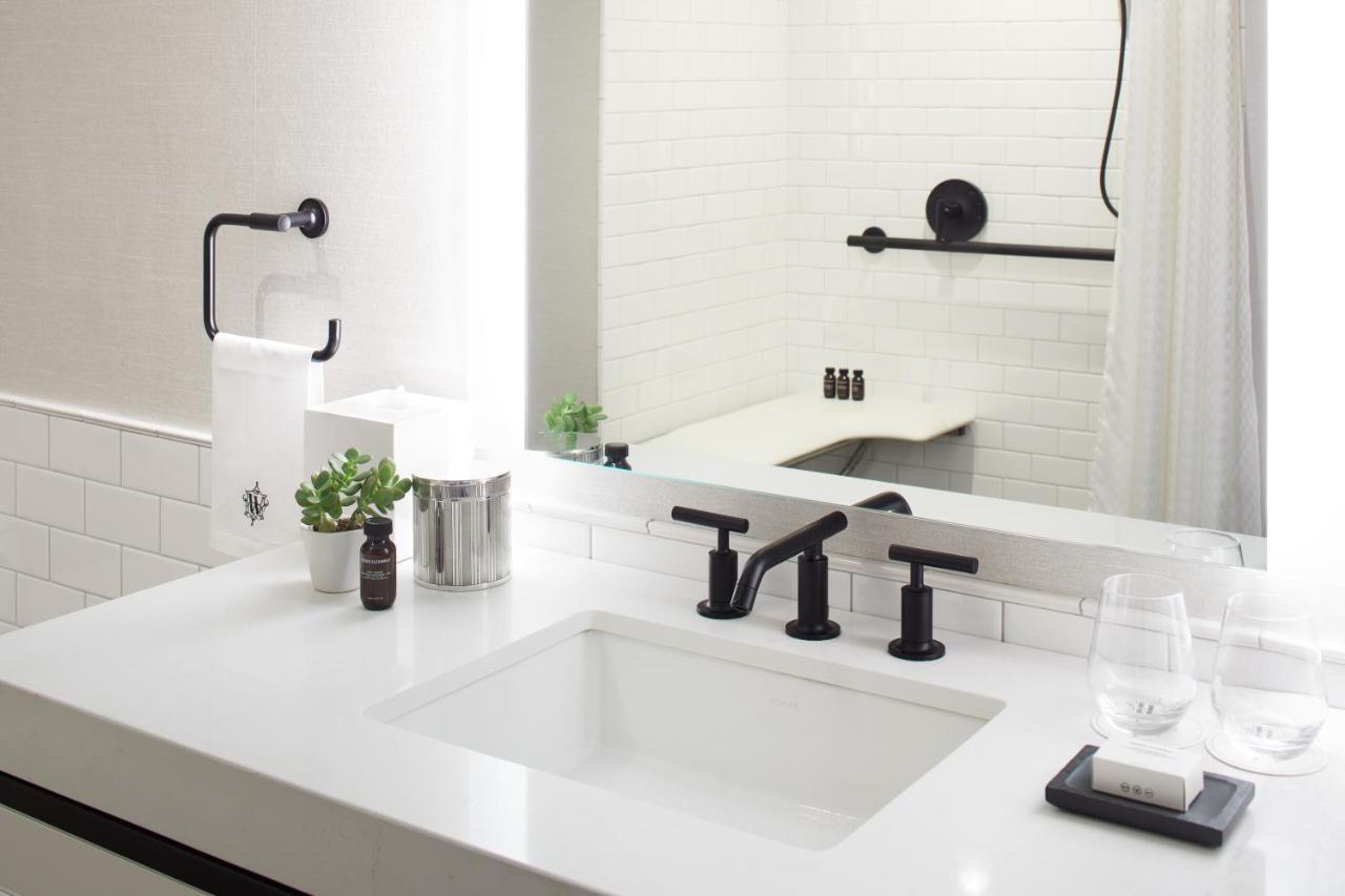 The Whitney Hotel Boston Exteriör bild Bathroom fixtures