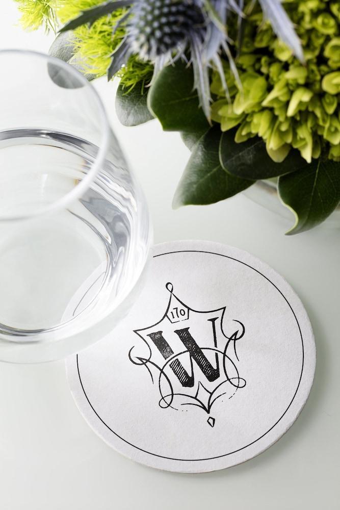 The Whitney Hotel Boston Exteriör bild A glass of water